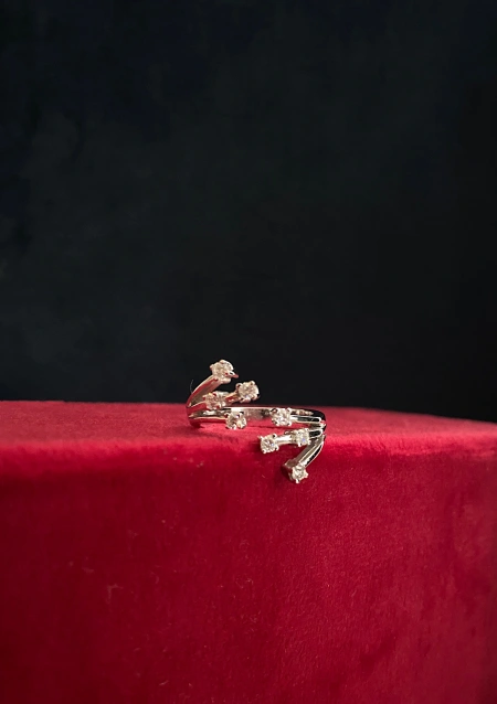 PERSEIDAS 18K gold with brilliant cut diamonds vintage ring.