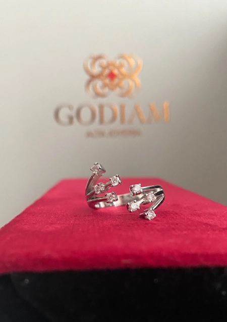 PERSEIDAS 18K gold with brilliant cut diamonds vintage ring.