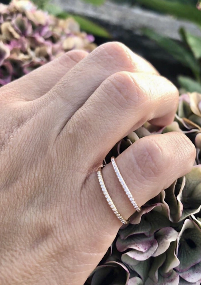 Bague demi alliance PEPITA en or 18 carats et diamants.