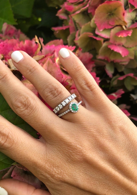 Bague demi alliance ESTORIL en or blanc 18K et diamants.