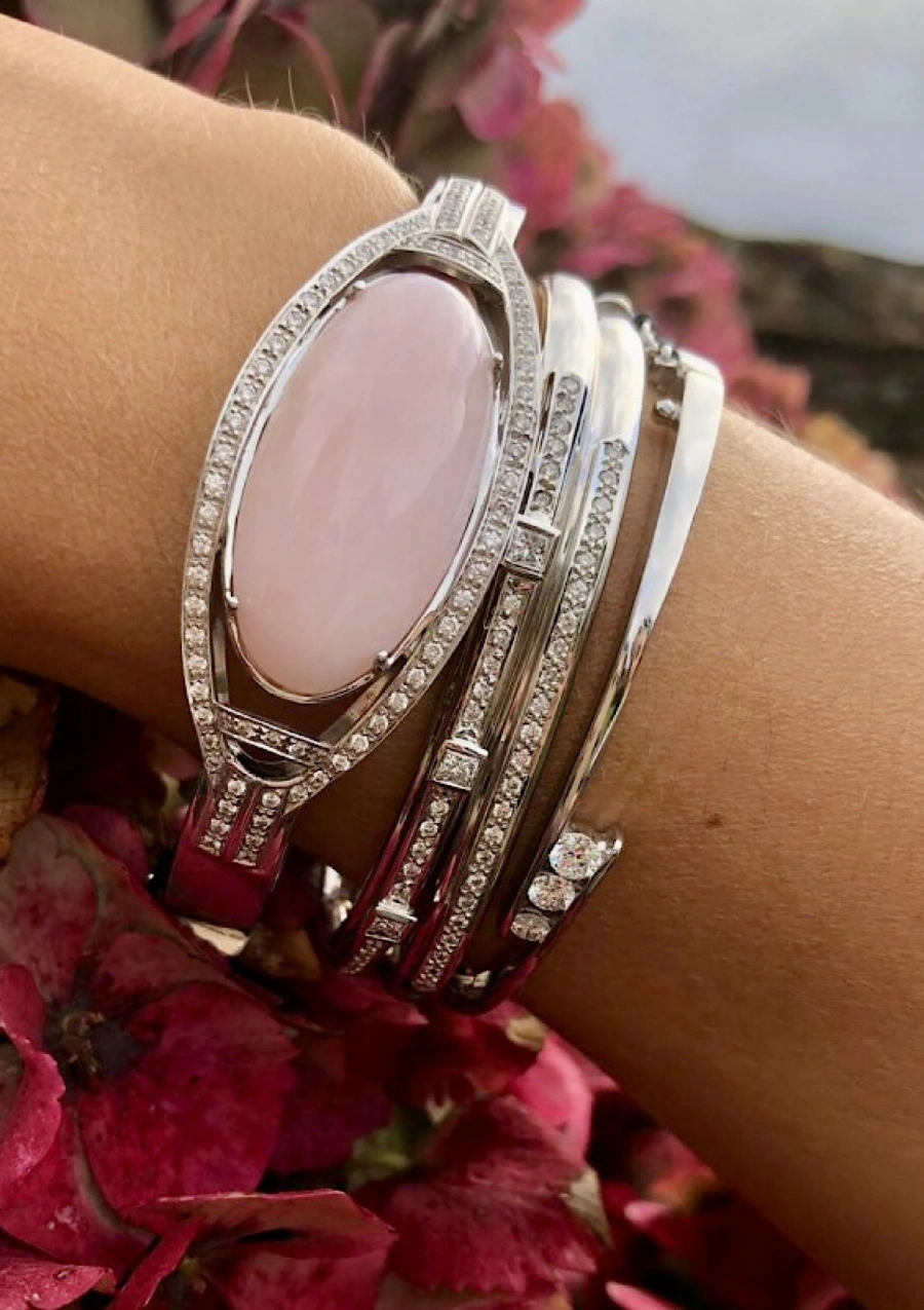 Bracelet rigide demi-jonc CARMEN or blanc 18K et diamants.