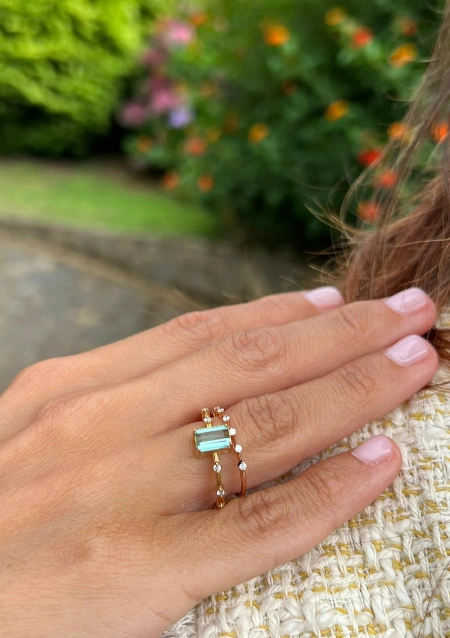 Anillo MIRANDA en oro amarillo de 18K con diamantes y turmalina verde-azulada|Anillos con Otras Gemas Naturales|Godiam Alta Joyería