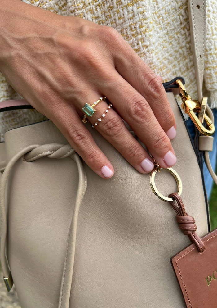 Anillo MIRANDA en oro amarillo de 18K con diamantes y turmalina verde-azulada|Anillos con Otras Gemas Naturales|Godiam Alta Joyería