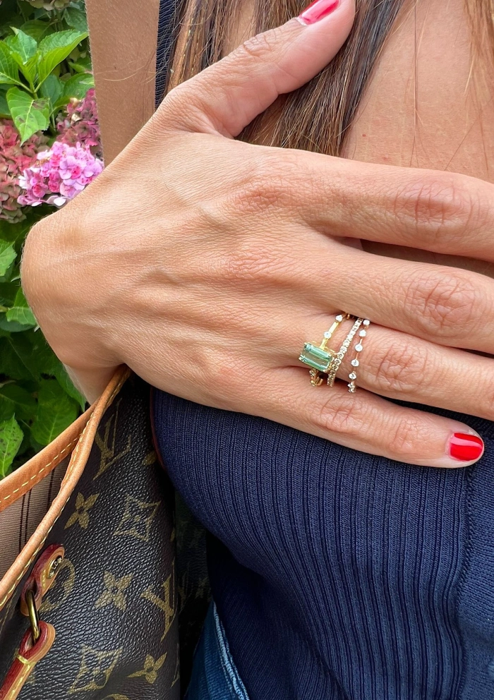 Anillo MIRANDA en oro amarillo de 18K con diamantes y turmalina verde-azulada|Anillos con Otras Gemas Naturales|Godiam Alta Joyería