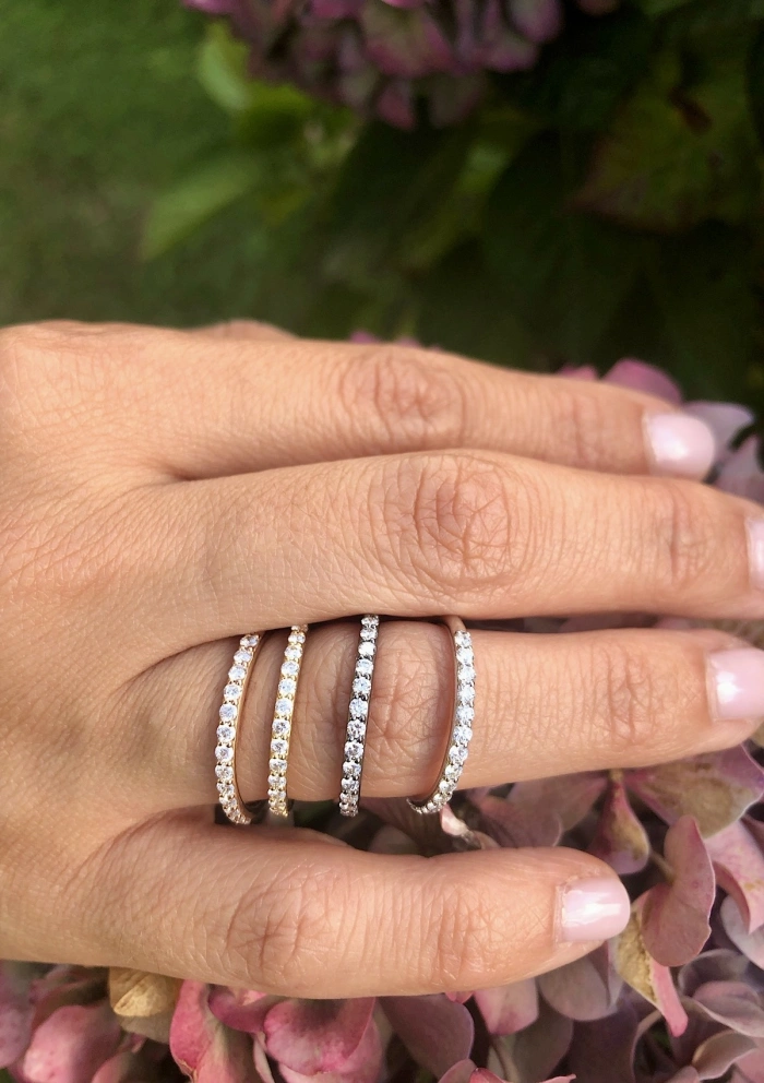 Bague demi alliance BIG PEPA en or 18 carats et diamants.