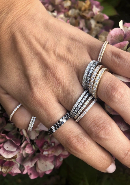 Bague demi alliance BIG PEPA en or 18 carats et diamants.