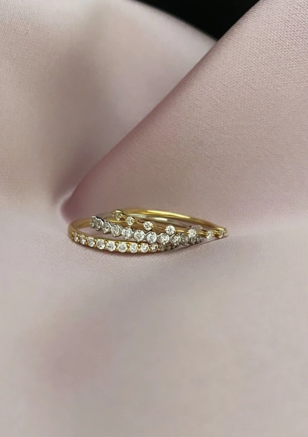 Bague demi alliance BIG PEPA en or 18 carats et diamants.