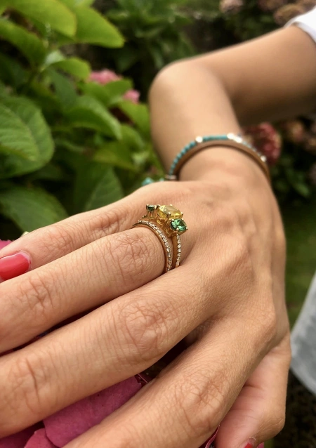 Bague demi alliance BIG PEPA en or 18 carats et diamants.