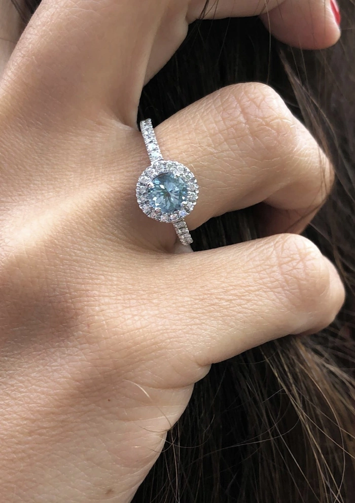 Bague AMALFI or blanc 18K avec diamants et aigue-marine.
