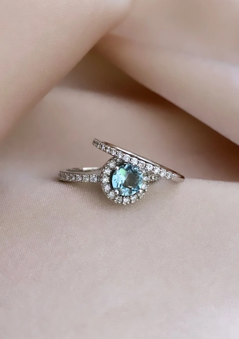 AMALFI 18K white gold with diamonds and aquamarine ring.