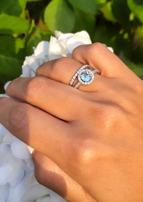 AMALFI 18K white gold with diamonds and aquamarine ring.