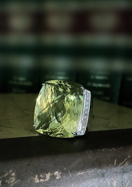 Anillo maxi KATERINA en oro blanco de 18K con diamantes y cuarzo limón|Anillos con Otras Gemas Naturales|Godiam Alta Joyería
