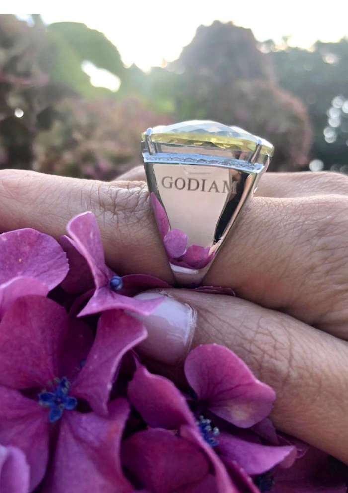 Anillo maxi KATERINA en oro blanco de 18K con diamantes y cuarzo limón|Anillos con Otras Gemas Naturales|Godiam Alta Joyería