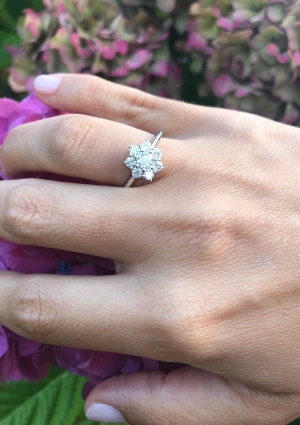 ANDREA 18K white gold diamonds rosette ring 2