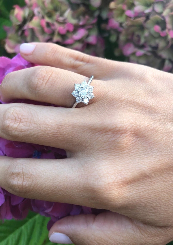 Bague ANDREA en or blanc 18K et rosette de diamants taille brillant 2