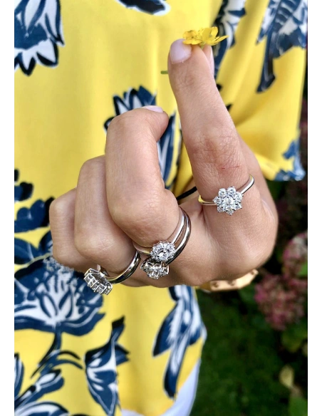 Anillo ANDREA en oro blanco 18K y roseta de diamantes|Anillos de Compromiso|Godiam Alta Joyería