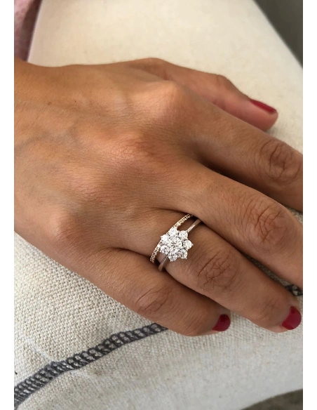 Anillo ANDREA en oro blanco 18K y roseta de diamantes|Anillos de Compromiso|Godiam Alta Joyería