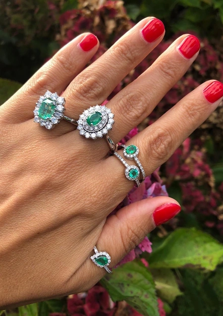 ELIZABETH 18K white gold with diamonds and emerald ring.