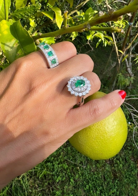 ELIZABETH 18K white gold with diamonds and emerald ring.