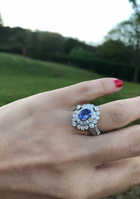 Anel ROSA em ouro branco 18K com diamantes e tanzanita.