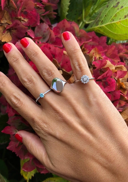 SANDRA 18K white gold brilliant cut diamonds rosette ring.