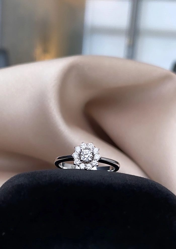 SANDRA 18K white gold brilliant cut diamonds rosette ring.