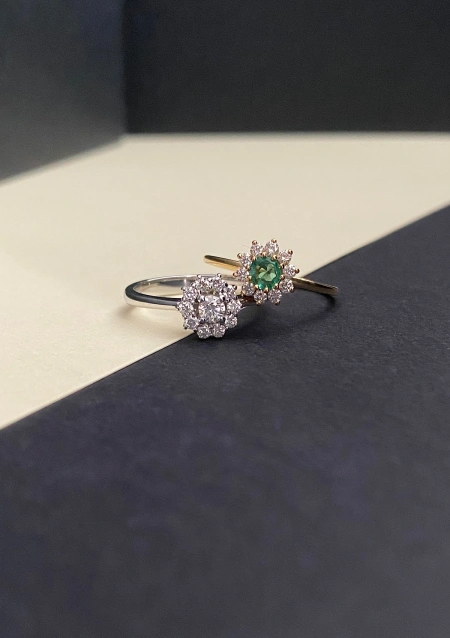 SANDRA 18K white gold brilliant cut diamonds rosette ring.