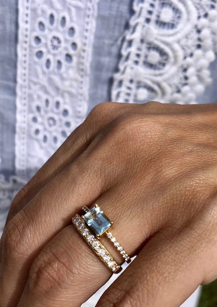 Bague demi alliance NEW YORK en or 18K carats et diamants.