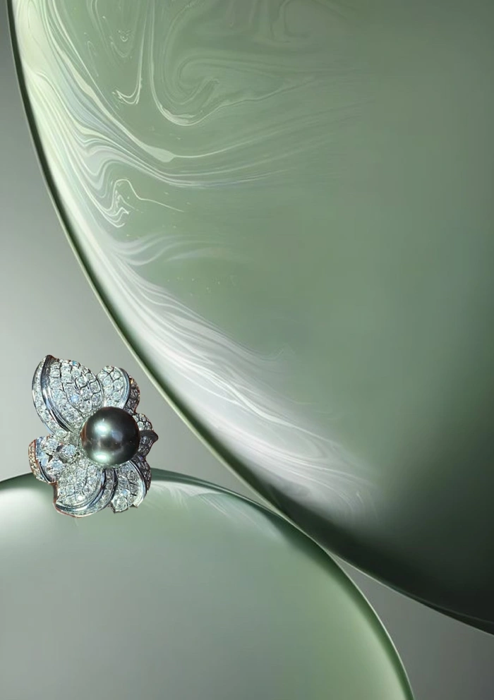 SOFÍA 18K white gold diamonds and tahitian pearl maxi ring.