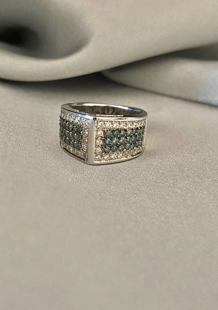Anillo KEOPS en oro blanco de 18K con diamantes blancos y azules|Anillos de Diamantes|Godiam Alta Joyería