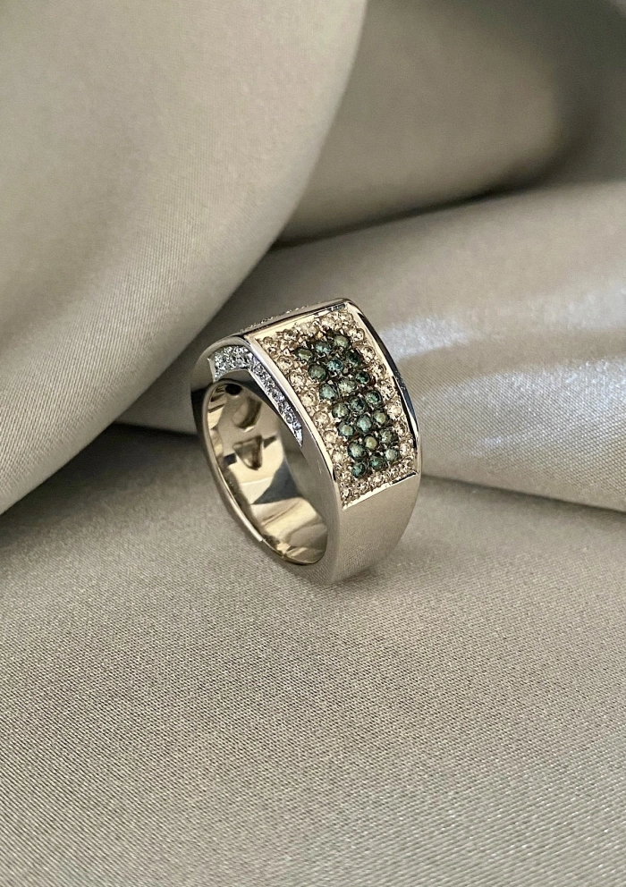 Anillo KEOPS en oro blanco de 18K con diamantes blancos y azules|Anillos de Diamantes|Godiam Alta Joyería