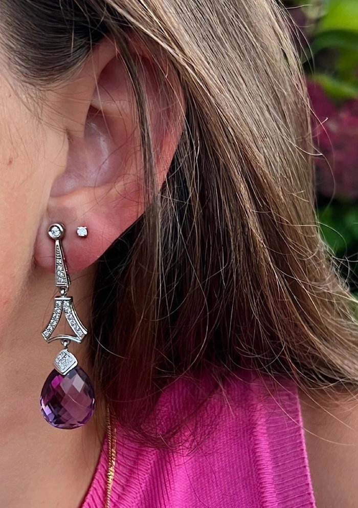 Pendientes largos EIFFEL en oro blanco 18K con diamantes y amatistas