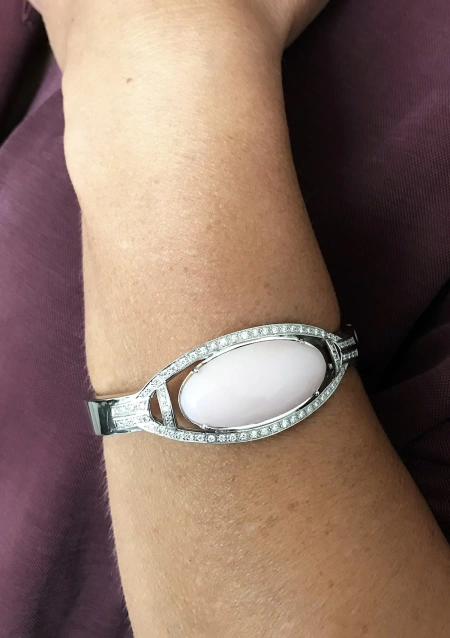 Pulsera DONOSTIA en oro blanco de 18K con diamantes y ópalo rosa