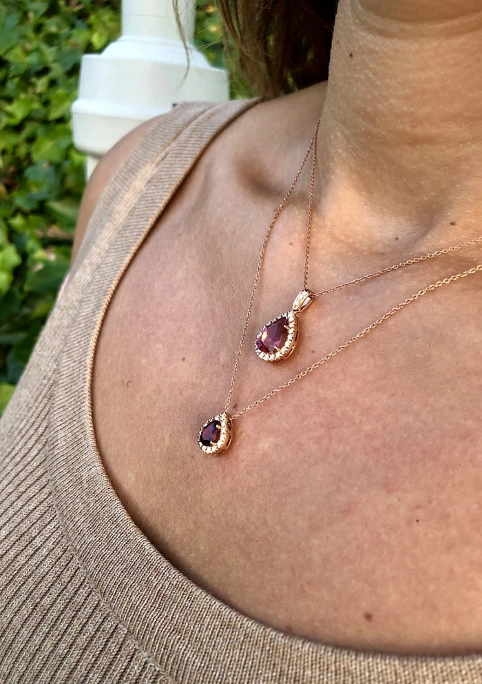 Colgante MORAIRA en oro blanco de 18K con diamantes y rubí|Colgantes|Godiam Alta Joyería