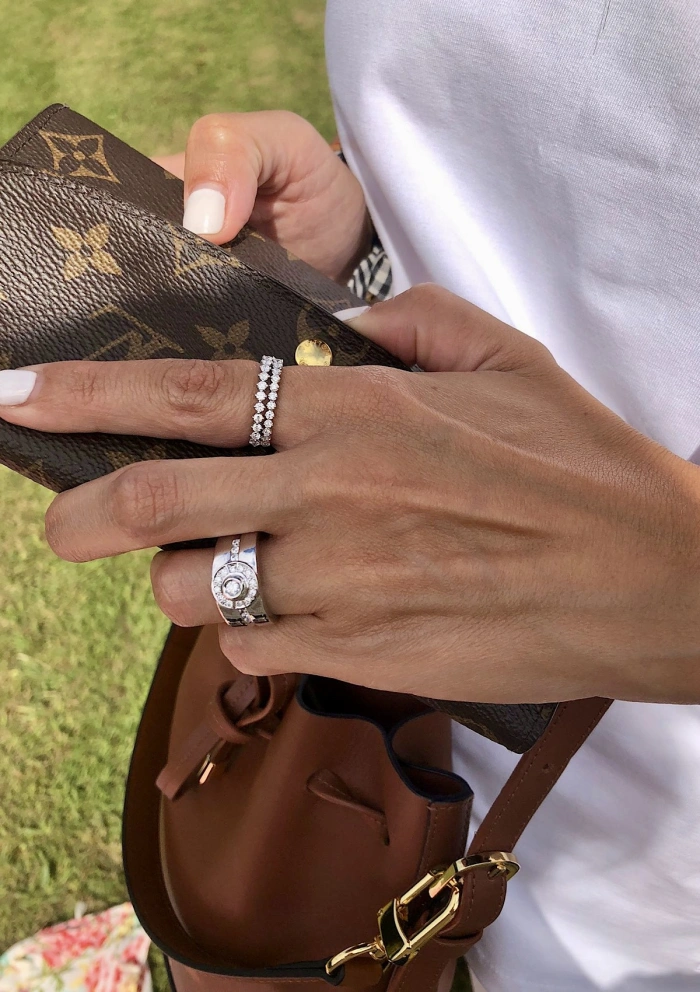 Anillo CORINTHIA en oro blanco de 18 quilates con diamantes