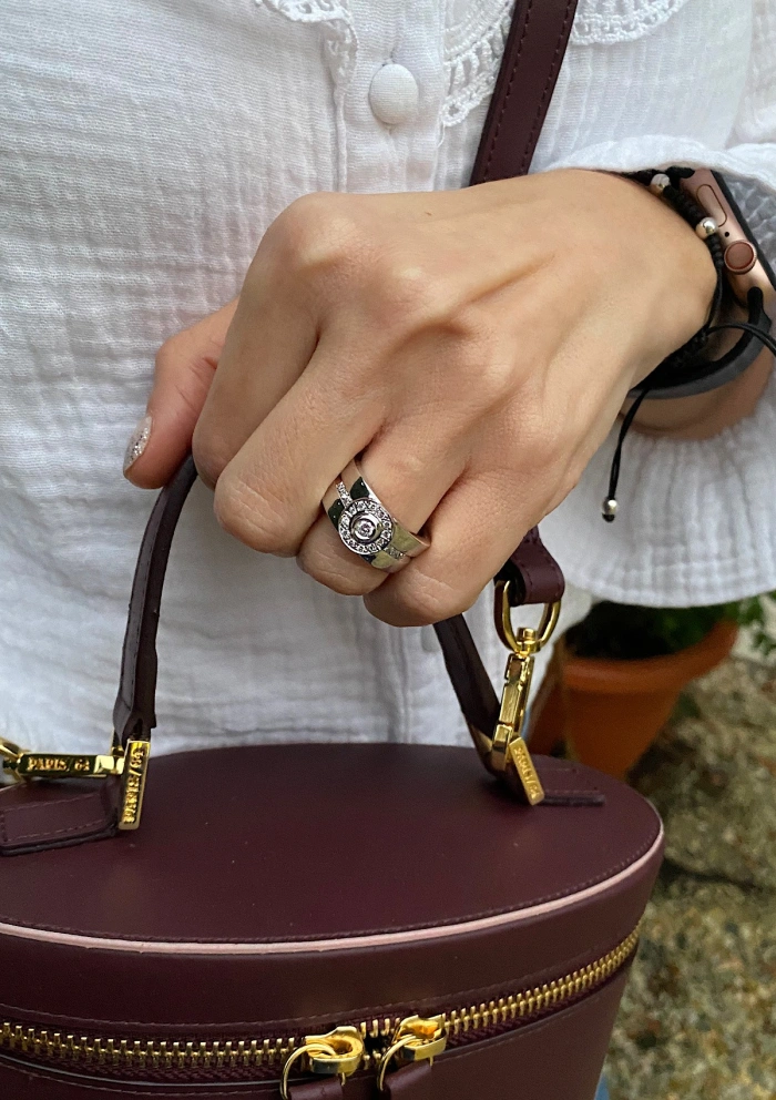 Anillo CORINTHIA en oro blanco de 18 quilates con diamantes