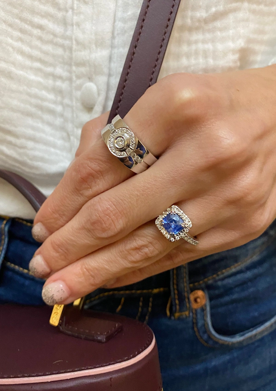 CORINTHIA 18K white gold ring with brilliant cut diamonds.