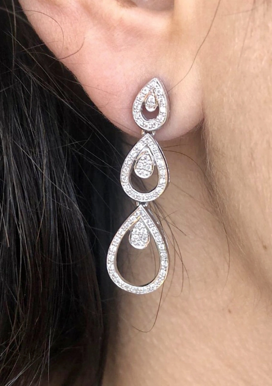 SUSANA 18 carats white gold diamond drops long earrings.
