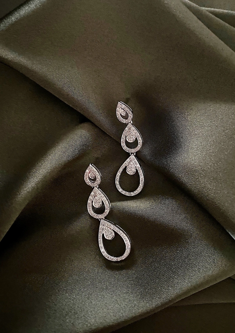 Boucles d'oreilles SUSANA en or blanc 18K et diamants.