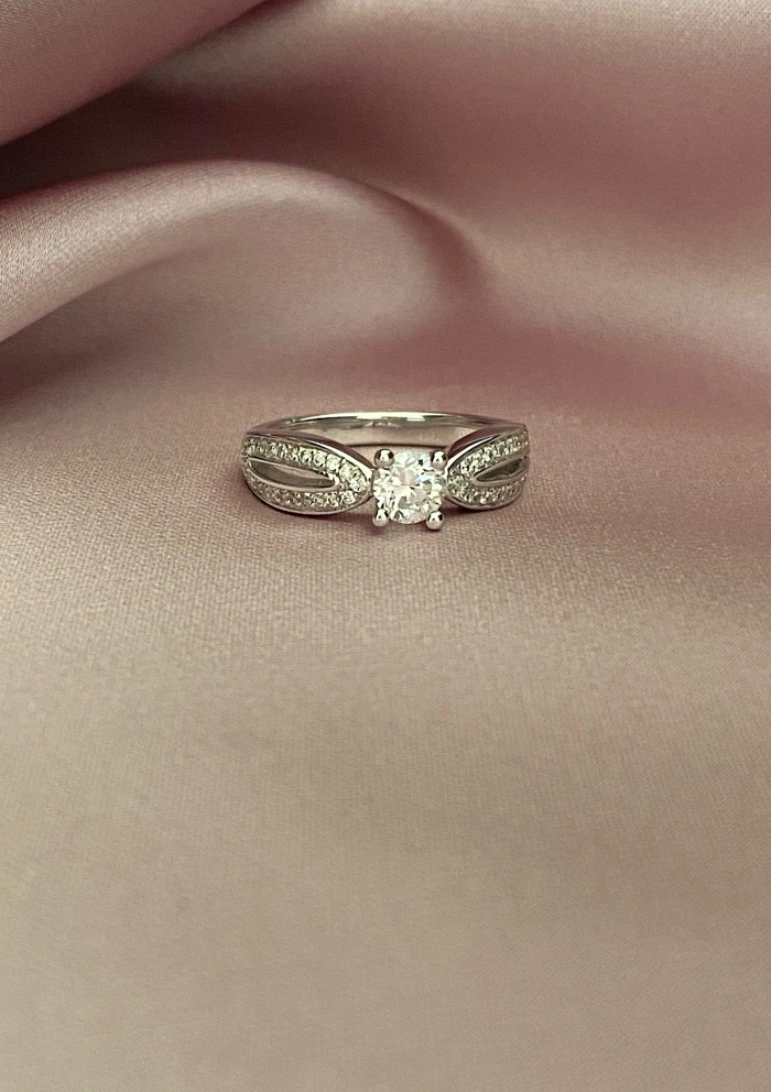 Anillo COMPOSTELA en oro blanco de 18 quilates con diamantes