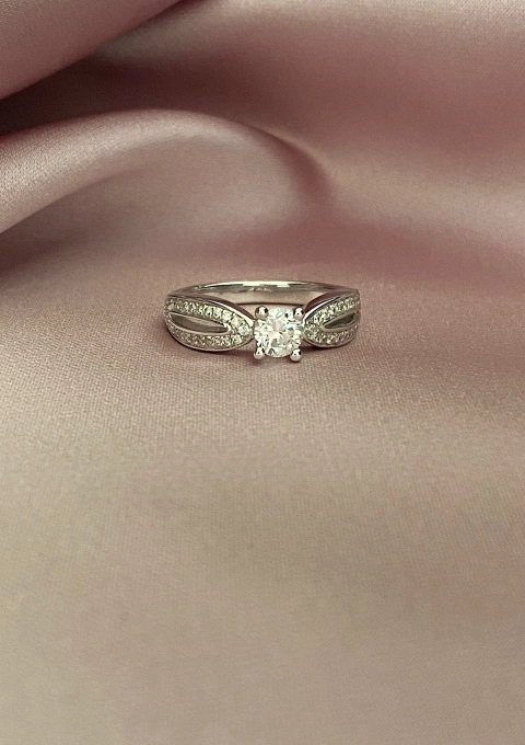 Bague COMPOSTELA or blanc 18K et diamants taille brillant.