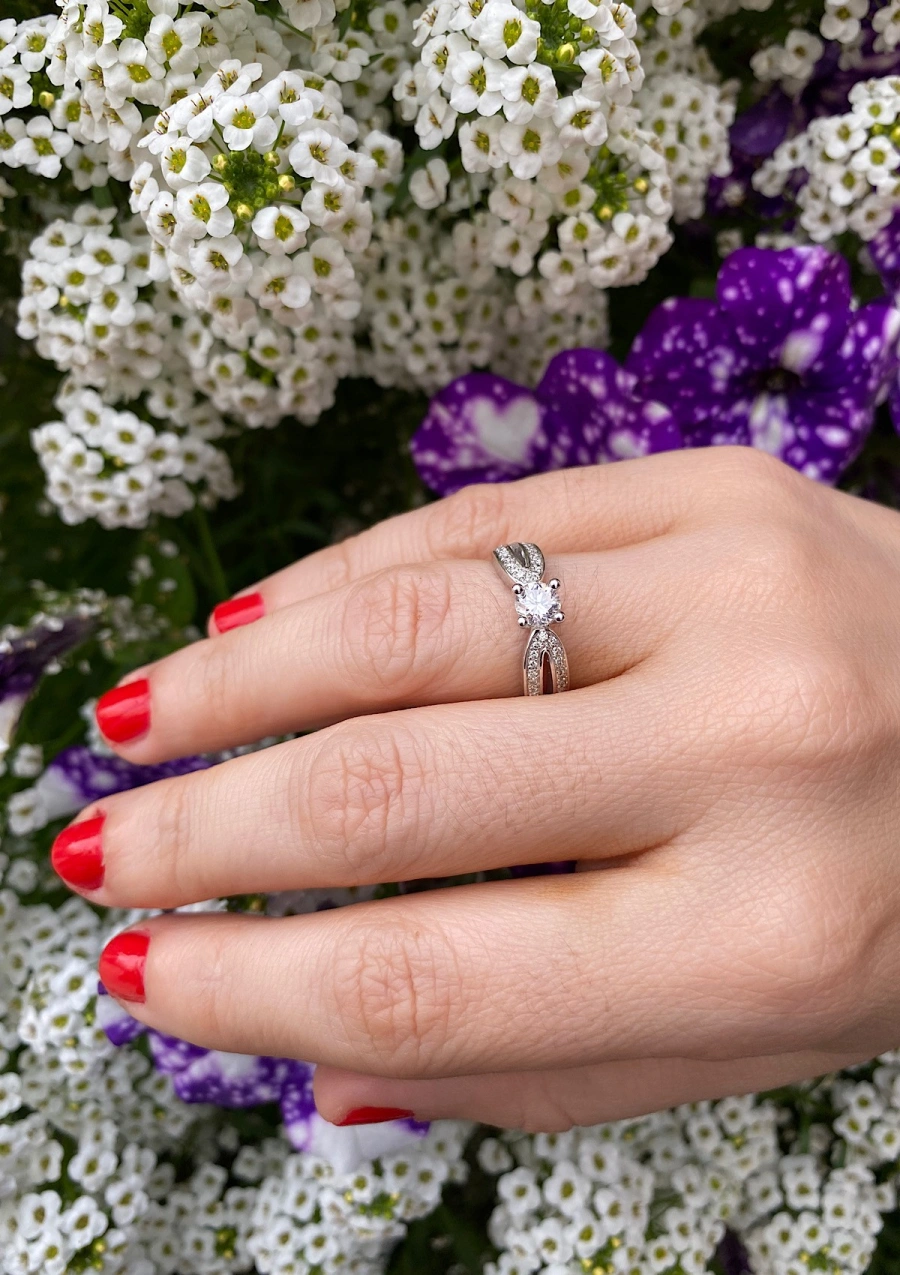 Bague COMPOSTELA or blanc 18K et diamants taille brillant.