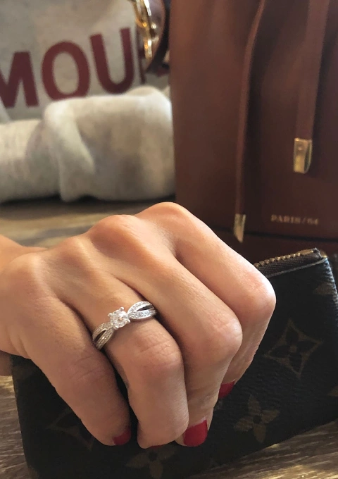 Bague COMPOSTELA or blanc 18K et diamants taille brillant.