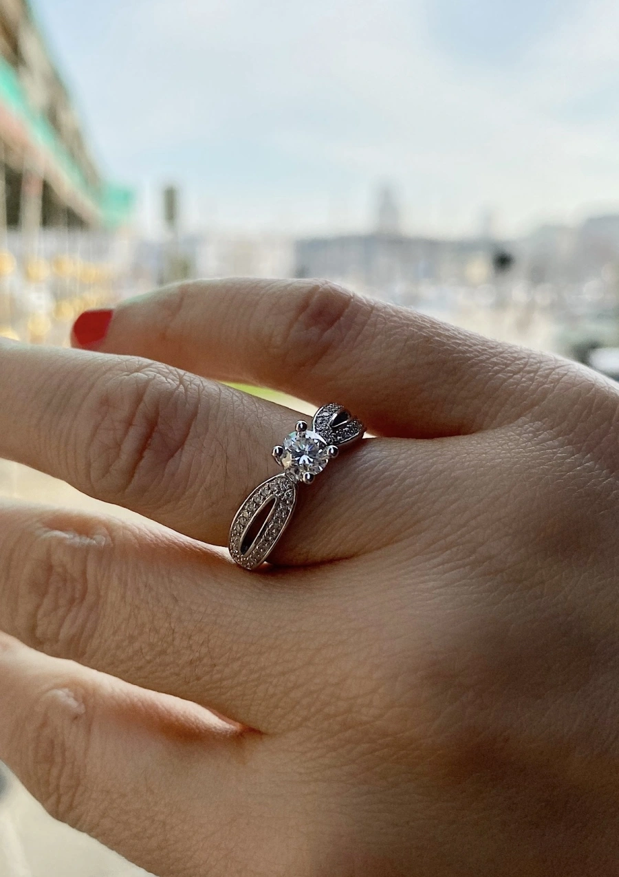 Bague COMPOSTELA or blanc 18K et diamants taille brillant.