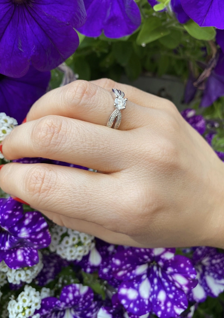 Bague COMPOSTELA or blanc 18K et diamants taille brillant.