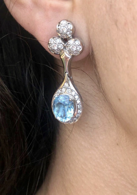 Boucles d'oreilles AUDREY or blanc 18K diamants et topazes.
