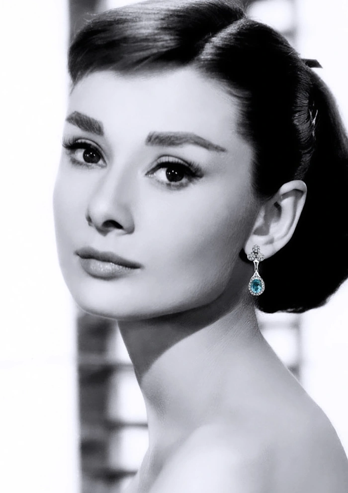 Boucles d'oreilles AUDREY or blanc 18K diamants et topazes.