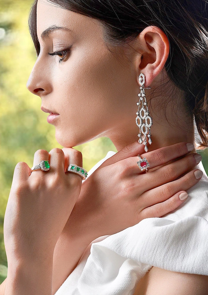 TREBOL 18K white gold with diamonds and four princess cut emeralds