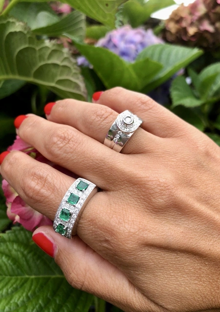 TREBOL 18K white gold with diamonds and four princess cut emeralds