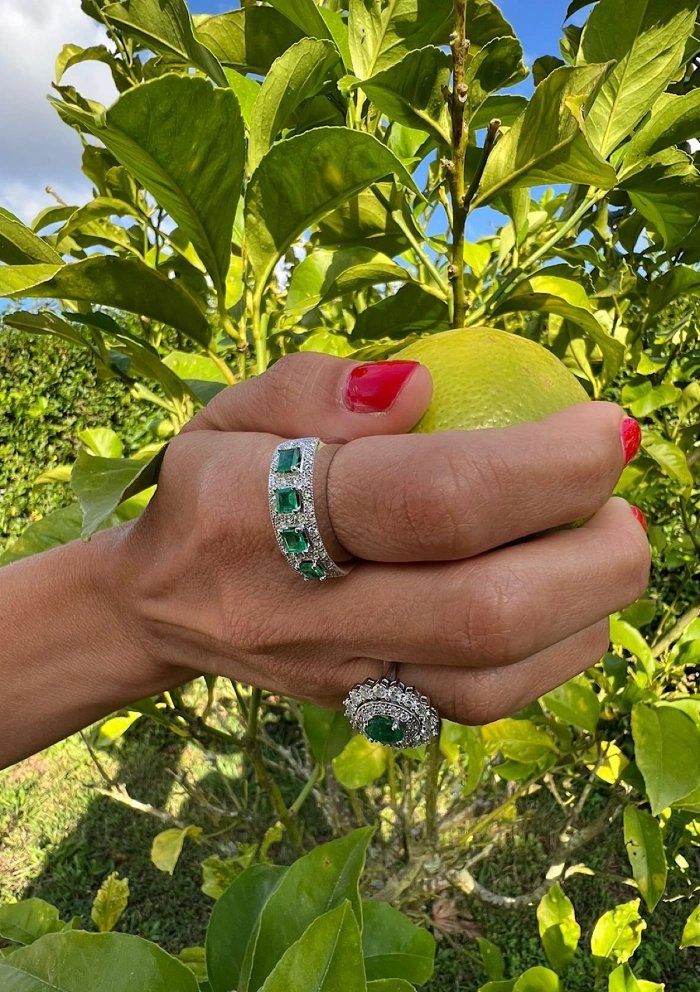 TREBOL 18K white gold with diamonds and four princess cut emeralds